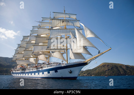 Royal Clipper toutes voiles dehors, la mer Méditerranée, près de Lipari, près de la Sicile, Italie Banque D'Images