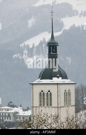 Suisse, Fribourg, GRUYÈRES : Ville Haute Vue sur l''Église de Gruyeres Castle / Hiver Banque D'Images