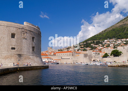 St Johns forteresse gardant l'entrée du vieux port Dalmatie Dubrovnik Croatie Banque D'Images