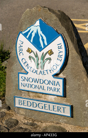 Dans Signpost, Beddgelert Gwynedd, Snowdonia, au nord du Pays de Galles Banque D'Images