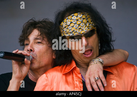 JIM RIDDICK comme Keith Richards et RUDY COLOMBINI comme Mick Jagger ROLLING STONES NON AUTORISÉ avec le festival pop de Monterey Banque D'Images