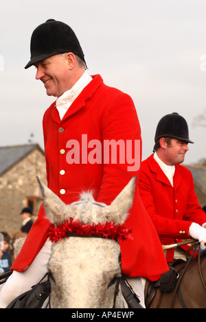 Le Somerset Priddy Boxing Day hunt collecte avec cavaliers portant des vestes écarlate rouge vif en Décembre Banque D'Images