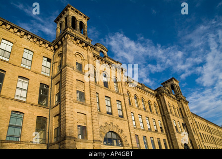 dh Titus Salt Old Mill angleterre SALTAIRE YORKSHIRE Buildings Industrial Extérieur du XIXe siècle, patrimoine textile victorien, usines de construction d'usine du Royaume-Uni Banque D'Images