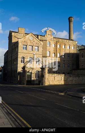 John Smith dh TADCASTER Brasserie NORTH YORKSHIRE John Smiths entrée old Brewery Banque D'Images