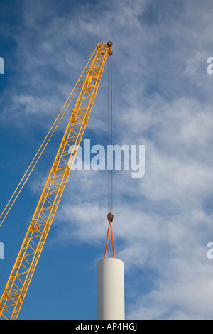 Montage installation, montage de la tour et de la nacelle Drumderg 32 mégawatt Wind Farm.Scottish & Southern Energy Drumderg Hill, Alyth, Perthshire, Royaume-Uni Banque D'Images