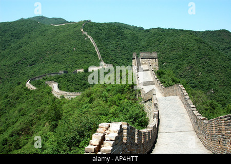 La Grande Muraille La liquidation au sommet des collines de Yang Shan à Mutianyu, au nord de Beijing, Chine. Banque D'Images