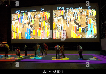 Une installation artistique interactive multimédia à Paris pendant la 'Nuit Blanche' lors de lieux de la ville restent ouverts toute la nuit pour les visiteurs Banque D'Images