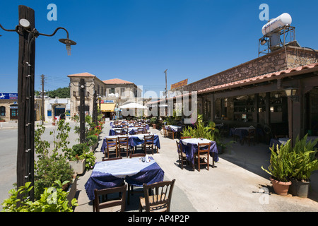 Taverna dans centre village, polis, Chypre du Nord, de la Côte Ouest Banque D'Images