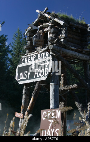 USA, Alaska, péninsule de Kenai, Seward : bière bon marché et de mauvais aliments proposés à la sortie de la Route des Glaciers Banque D'Images