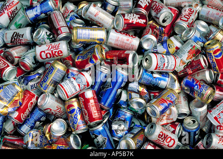 Les canettes en aluminium collectées pour centre de recyclage Banque D'Images