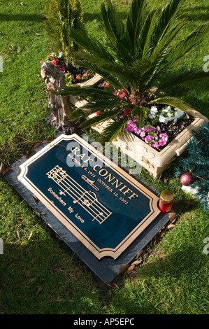 USA, Californie, Los Angeles, Westwood : Westwood Memorial Park, Tombe de Ray Conniff, Musicien Banque D'Images