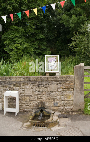 Bien s'habiller à Stoney Middleton, Derbyshire, Angleterre Banque D'Images