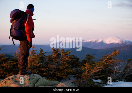 Un randonneur ressemble au Mt. Washington du Mt. Bond dans les Montagnes Blanches du New Hampshire. Pemigewasset Wilderness Area. Banque D'Images