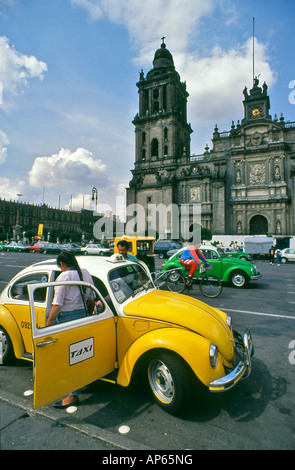 VW de taxi à Mexico Mexico Zocalo Banque D'Images