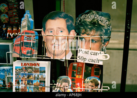 Cartes postales de la famille royale britannique en vente à Londres Banque D'Images