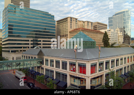 USA (Oregon, Portland, Pioneer Place, un bloc multi-commercial relié avec skybridges et tunnels Banque D'Images