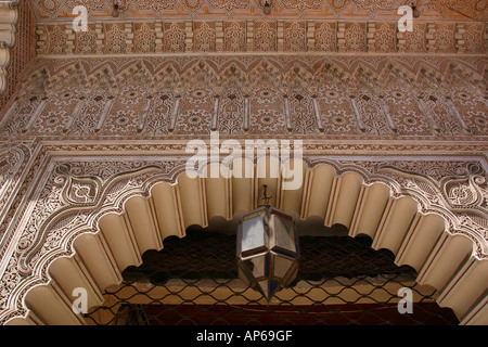 Maroc médina de plâtre sculpté de passage de porte Banque D'Images
