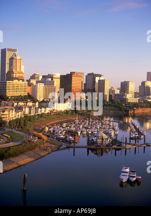 USA (Oregon, Portland, bateaux du port de plaisance de Portland le long de la rivière Willamette Banque D'Images