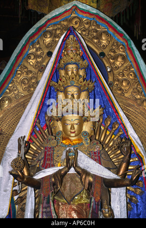 000 dans l'AVALOKITESHVARA ARMÉS TEMPLE JOKHANG LHASSA au Tibet Banque D'Images