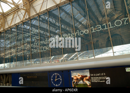 Un panneau à la gare de Waterloo, Londres Banque D'Images