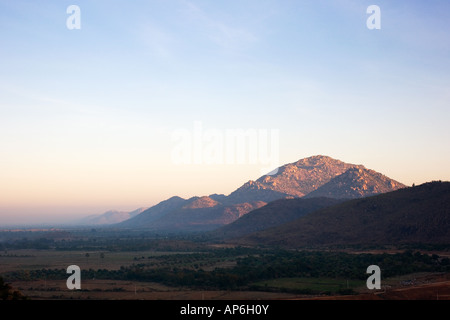 La première lumière sur la montagne dans l'Andhra Pradesh, Inde Banque D'Images