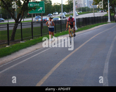 Chicago lakefront location chemin sur un soir d'été Banque D'Images