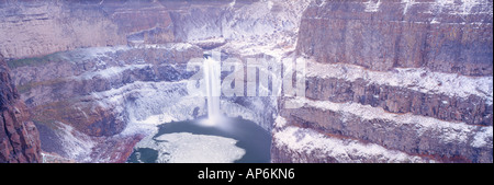 NA,USA,Washington State,Chutes Palouse mince couche de neige d'hiver Banque D'Images