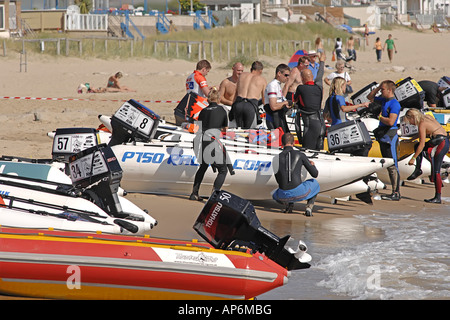 Préparation frénétique à la course de bateau Thundercats à Poole Dorset Banque D'Images