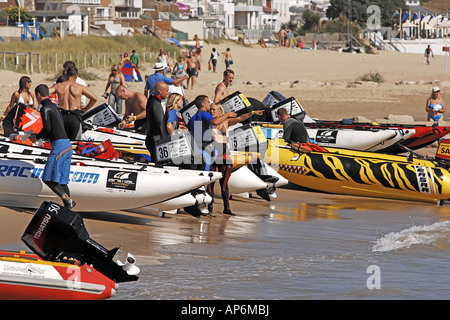 Préparation frénétique à la course de bateau Thundercats à Poole Dorset Banque D'Images