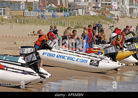 Préparation frénétique à la course de bateau Thundercats à Poole Dorset Banque D'Images