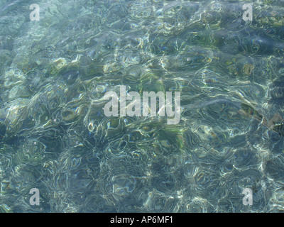 Des roches sous la surface de l'eau sur Meganisi dans Îles Ioniennes Grèce Banque D'Images