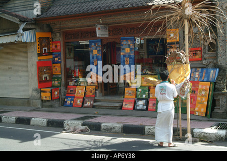 Magasin de vente de rue les textiles et l'artisanat à Ubud Bali Indonésie Banque D'Images