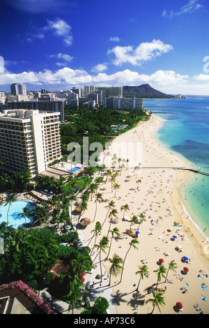 Diamond Head au-dessus des plages de Waikiki sur l'île d'Oahu à Hawaii Banque D'Images
