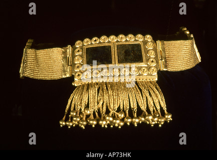 La courroie de l'or les trésors trouvés en assyrien palace dans la ville irakienne de Nimrud Photographie prise dans le Musée de Bagdad Banque D'Images