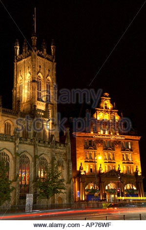 Hôtel Caledonian et St John's Church de nuit, Edimbourg en Ecosse Banque D'Images
