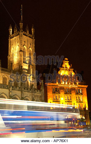 Hôtel Caledonian et St John's Church de nuit, Edimbourg en Ecosse Banque D'Images