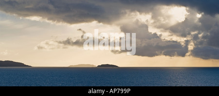 Lumière dramatique sur Firth of Lorn et l'île de l'INSH Vu de l'extrémité sud de l'île de Kerrera Ecosse Banque D'Images