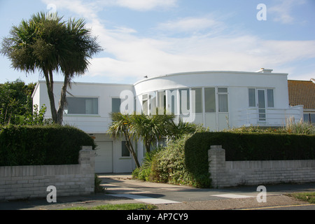 L'Art Déco maison près de la mer, Frinton and-on-Sea, Essex, Angleterre, Royaume-Uni. Banque D'Images