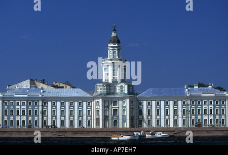 Kunstkammer museum créé par Pierre le Grand est situé sur les rives de la rivière Neva, dans le centre de Saint-Pétersbourg, Russie Banque D'Images