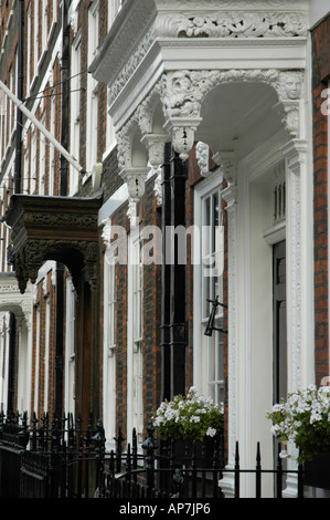 Élégantes maisons à Queen Anne's Gate St James's London UK Banque D'Images