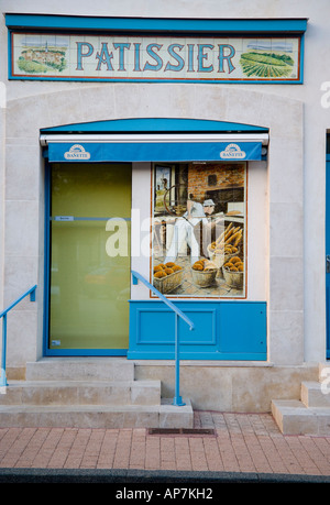 Signer ET PEINTURE SUR TUILES SUR PÂTISSIER SHOP À MEURSAULT RÉGION DES VINS DE LA BOURGOGNE FRANCE EUROPE Banque D'Images