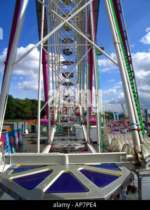 Voir à partir de la grande roue fairground ride Banque D'Images