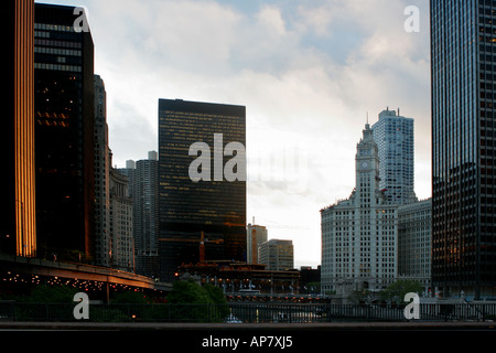 Vue depuis columbus drive fairbanks downtown chicago bridge ct stock photo 1609005 mots-clés chicago downtown river columbus driv Banque D'Images