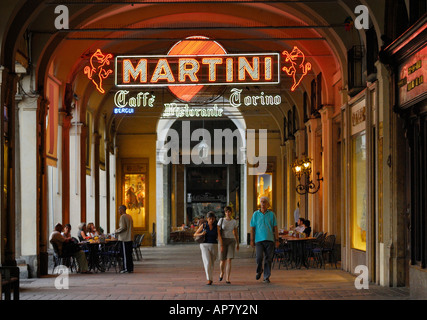 PIAZZA SAN CARLO MARTINI signe extérieur d'un café, la Via Roma. TURIN, ITALIE Banque D'Images