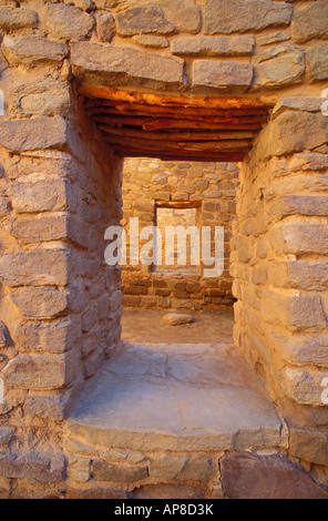 Des portes intérieures à l'Ouest Pueblo Aztec Ruins National Monument Nouveau Mexique Banque D'Images