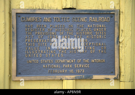 Lieu historique national de la plaque à la Cumbres Toltèques Scenic Railroad train depot Chama Nouveau Mexique Banque D'Images
