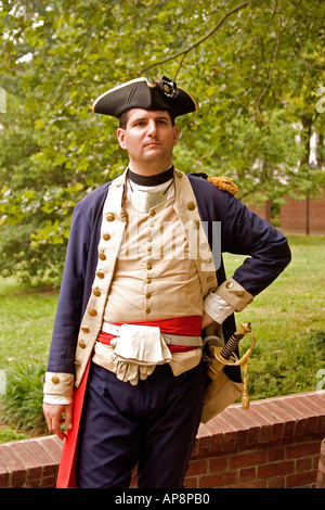 La reconstitution médiévale vêtu comme un soldat de la guerre révolutionnaire Independence National Historical Park de Philadelphie, en Pennsylvanie Banque D'Images