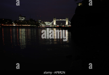 Tower Bridge vu du bassin de Londres à Wapping, Londres Banque D'Images