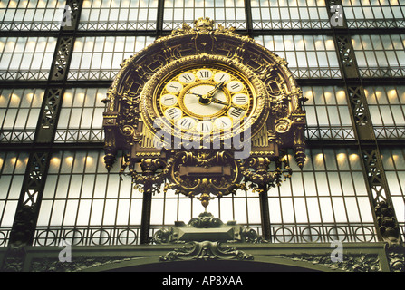 Paris Musée d'Orsay Musée intérieur célèbre horloge.Ancienne gare d'Orsay du XIXe siècle.Les rives de la Seine site classé au patrimoine mondial de l'UNESCO.France Banque D'Images