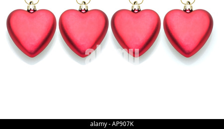 Quatre coeurs amour rouge hanging in a row Banque D'Images